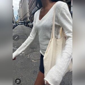 Brandy Melville Andi Mohair V-Neck Soft Stretchy Sweater OS Raw Trim